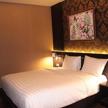 Grand Venetian Hotel Bandar Lampung Exterior photo