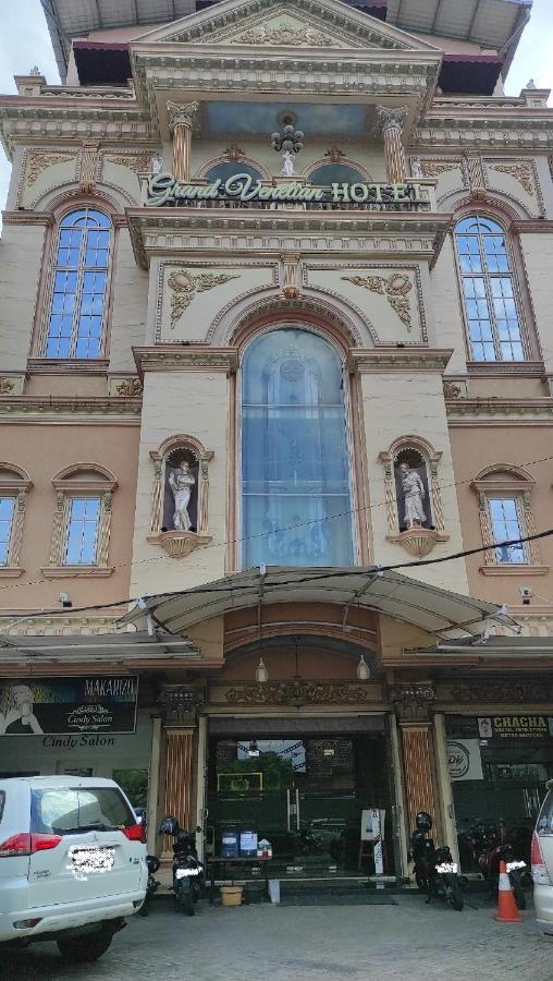 Grand Venetian Hotel Bandar Lampung Exterior photo