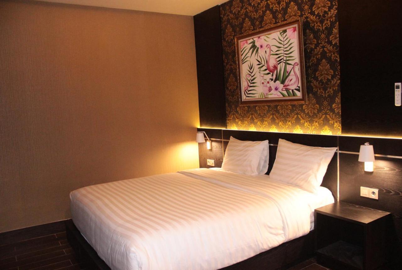 Grand Venetian Hotel Bandar Lampung Exterior photo