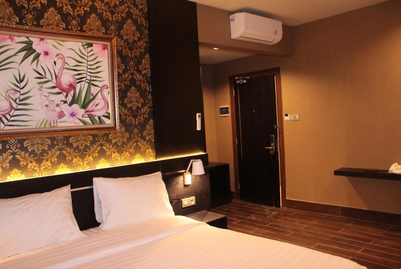 Grand Venetian Hotel Bandar Lampung Exterior photo