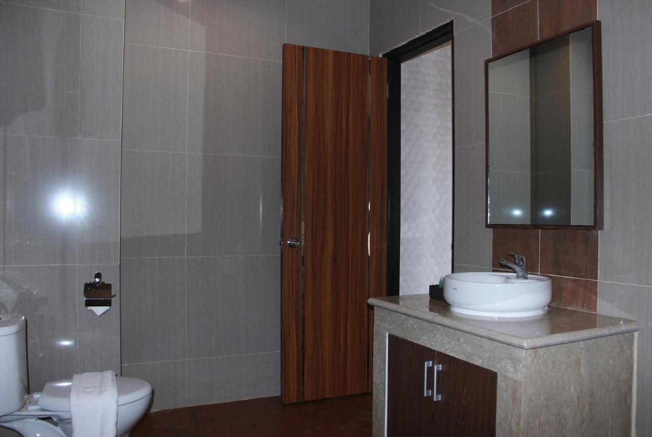 Grand Venetian Hotel Bandar Lampung Exterior photo