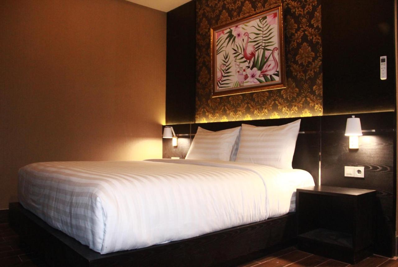 Grand Venetian Hotel Bandar Lampung Exterior photo