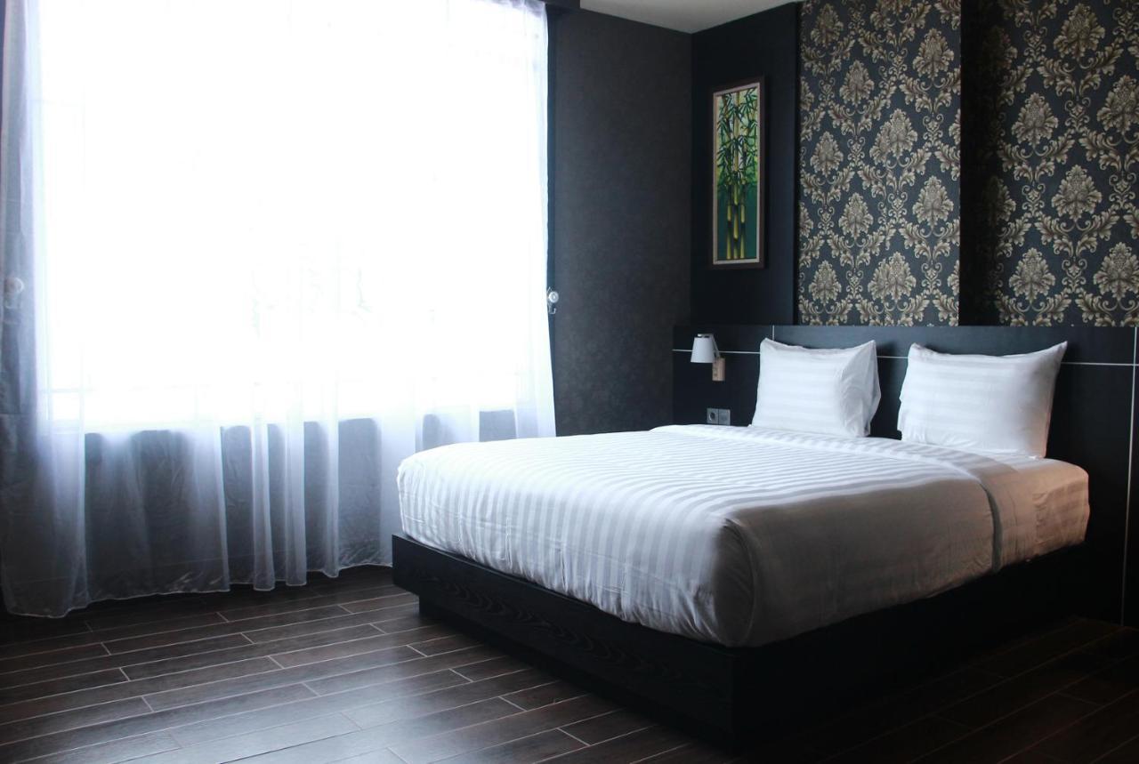 Grand Venetian Hotel Bandar Lampung Exterior photo