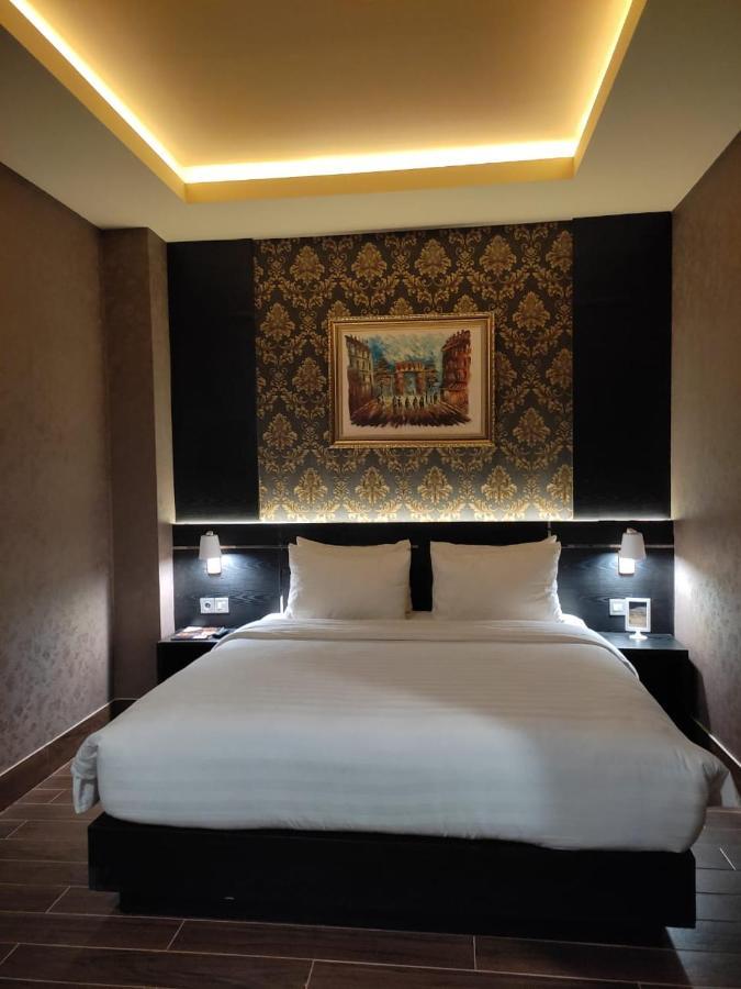 Grand Venetian Hotel Bandar Lampung Exterior photo