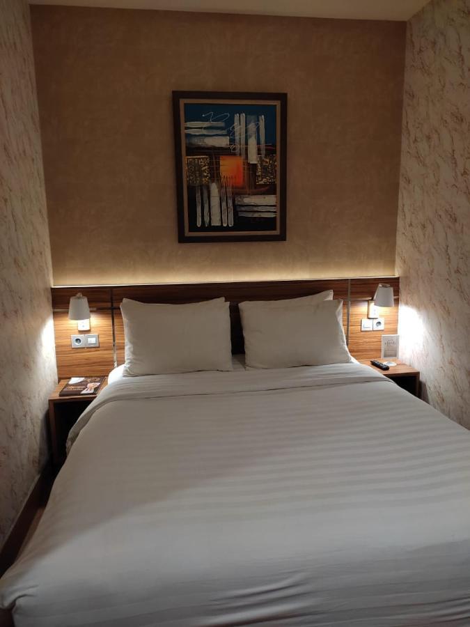 Grand Venetian Hotel Bandar Lampung Exterior photo
