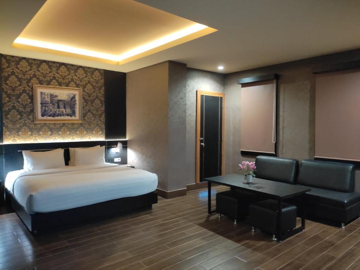 Grand Venetian Hotel Bandar Lampung Exterior photo