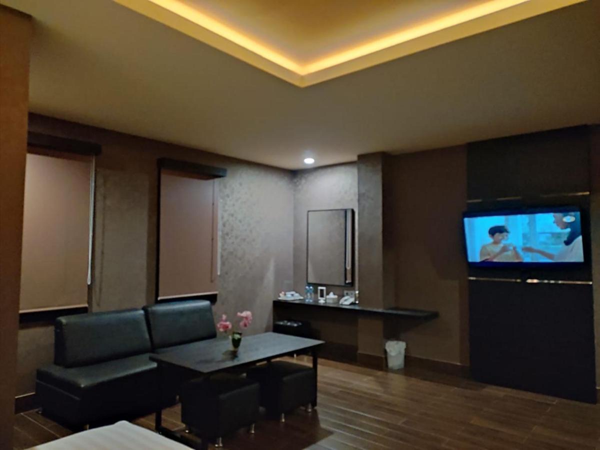 Grand Venetian Hotel Bandar Lampung Exterior photo